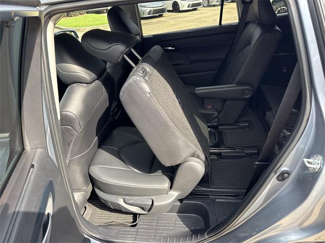 used 2024 Toyota Highlander car, priced at $45,987