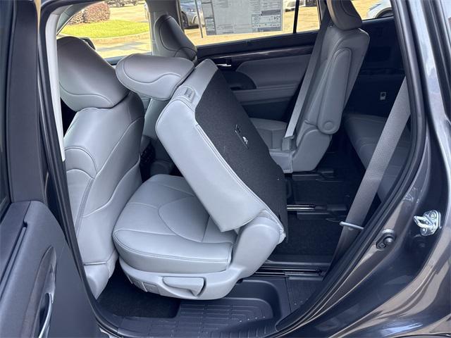 new 2025 Toyota Highlander car, priced at $56,569