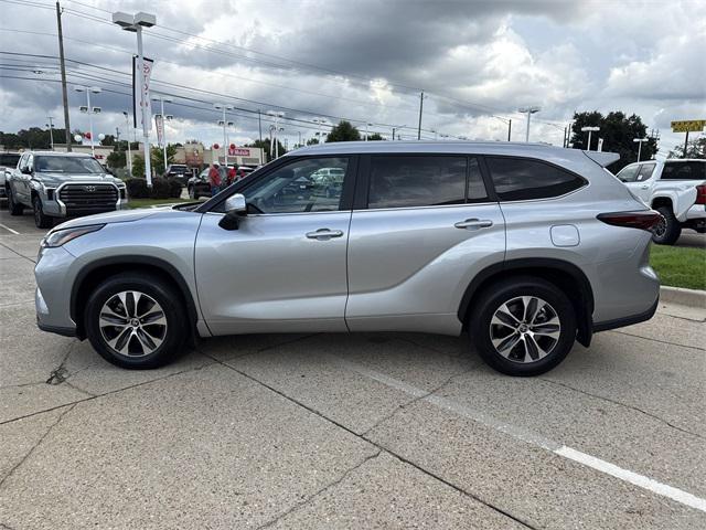 used 2024 Toyota Highlander car, priced at $42,987