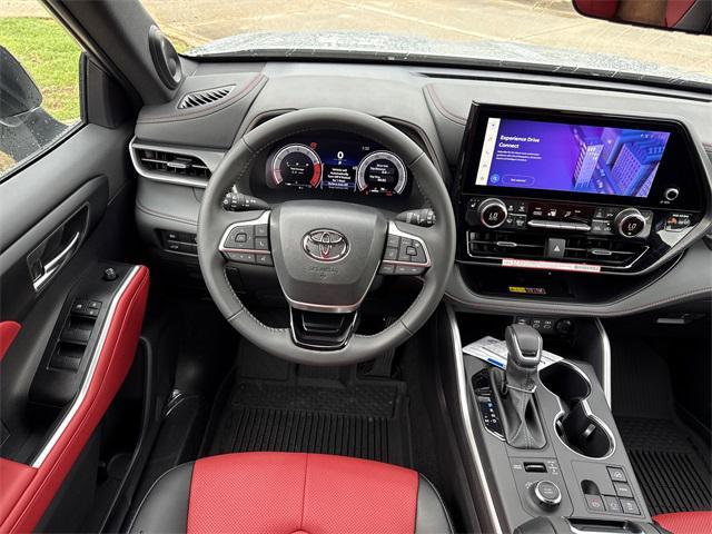 new 2025 Toyota Highlander car, priced at $50,164