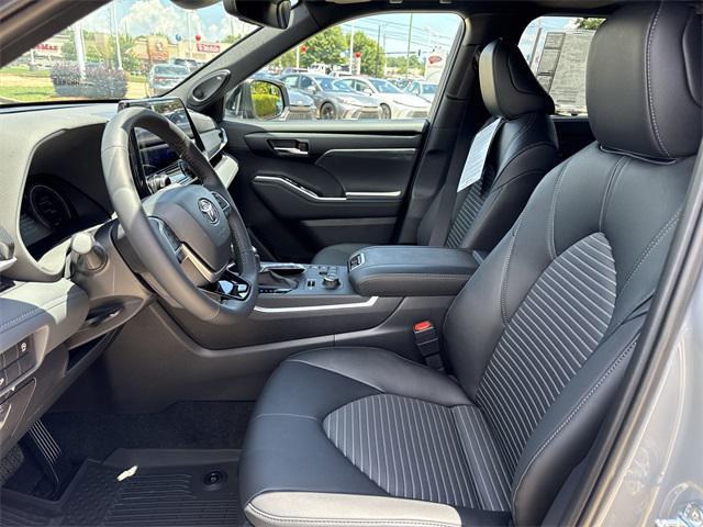 new 2025 Toyota Highlander car, priced at $51,908