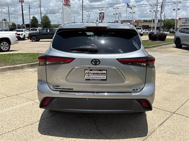 used 2022 Toyota Highlander car, priced at $36,987