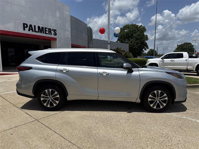 used 2022 Toyota Highlander car, priced at $36,987