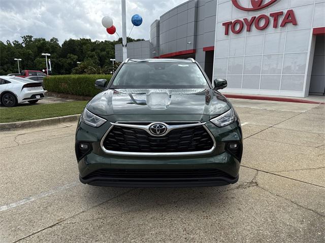new 2025 Toyota Highlander car, priced at $53,119