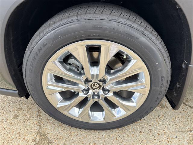 new 2025 Toyota Highlander car, priced at $53,119