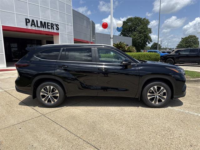 new 2025 Toyota Highlander car, priced at $47,348