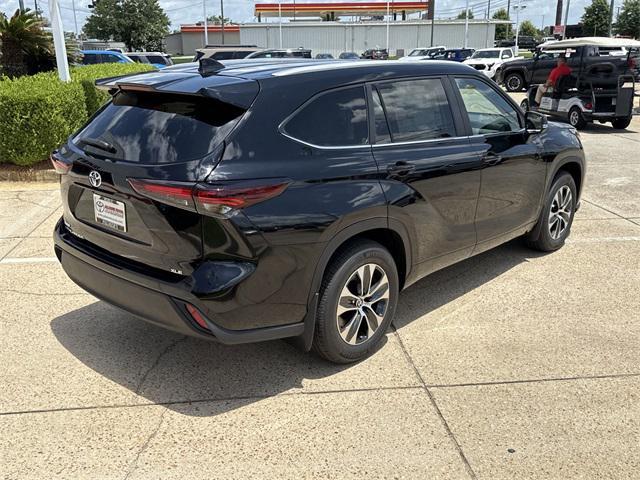 new 2025 Toyota Highlander car, priced at $47,348
