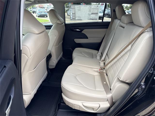 new 2025 Toyota Highlander car, priced at $47,348