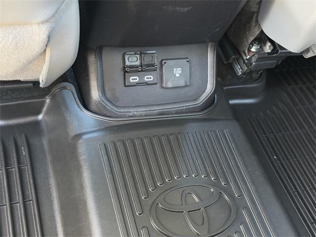 used 2024 Toyota Highlander car, priced at $50,987