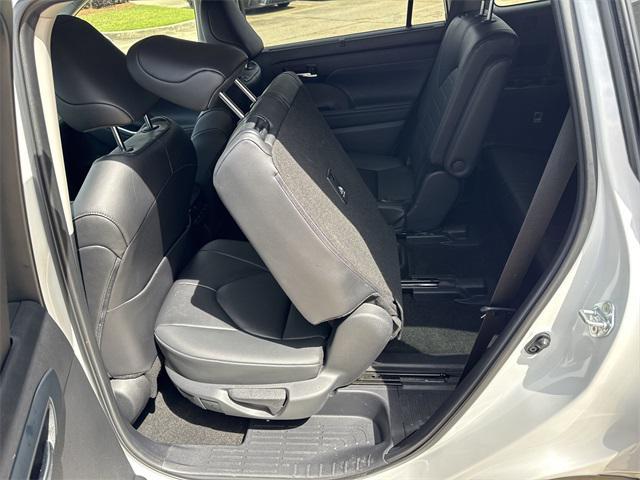 used 2024 Toyota Highlander car, priced at $46,260