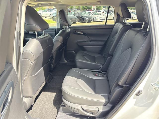 used 2024 Toyota Highlander car, priced at $46,260