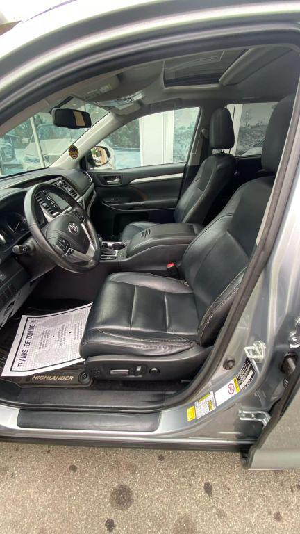 used 2014 Toyota Highlander car, priced at $13,990