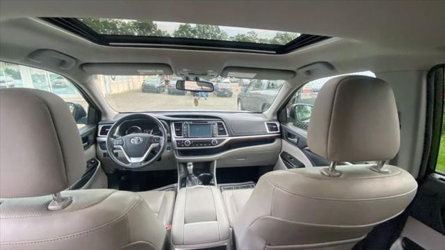 used 2014 Toyota Highlander Hybrid car, priced at $15,900