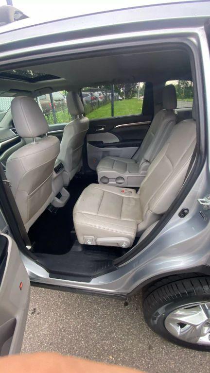 used 2014 Toyota Highlander Hybrid car, priced at $15,900
