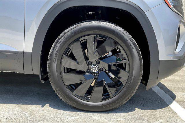 new 2025 Volkswagen Atlas car, priced at $49,652