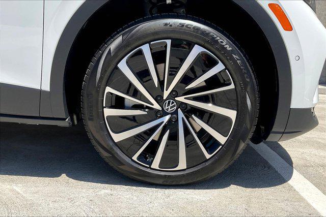 new 2025 Volkswagen ID.4 car, priced at $51,186