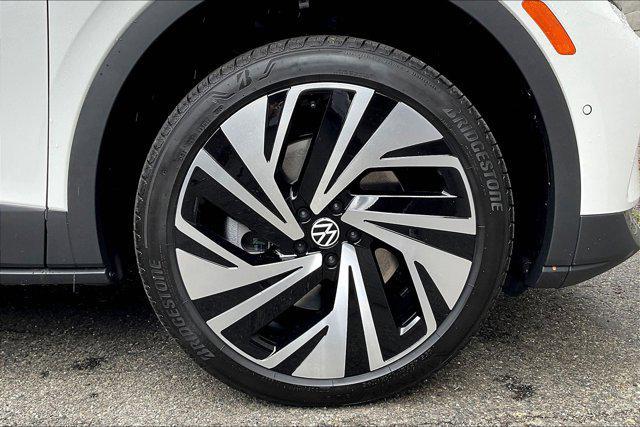 new 2025 Volkswagen ID.4 car, priced at $59,831