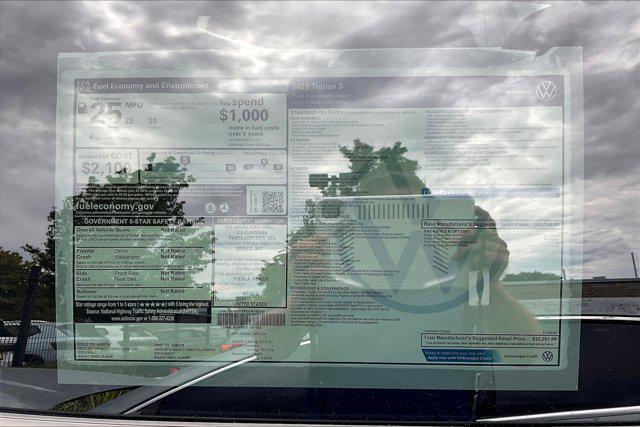 new 2025 Volkswagen Tiguan car, priced at $33,281