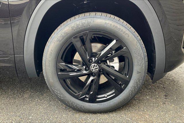 new 2025 Volkswagen Atlas Cross Sport car, priced at $52,006