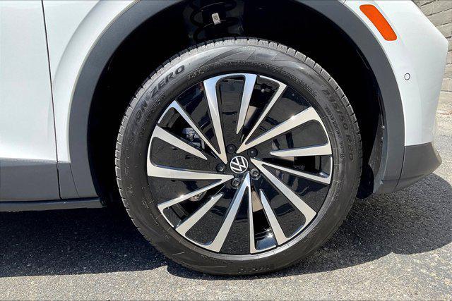 new 2025 Volkswagen ID.4 car, priced at $51,076
