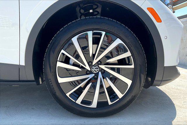 new 2025 Volkswagen ID.4 car, priced at $51,076