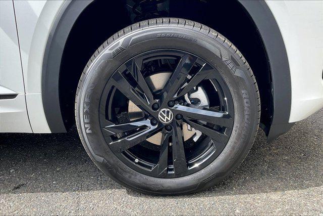 new 2025 Volkswagen Atlas Cross Sport car, priced at $52,461