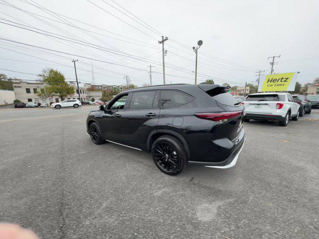 used 2024 Toyota Highlander car, priced at $42,499