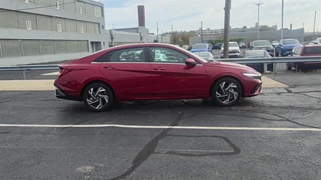 used 2025 Hyundai Elantra car