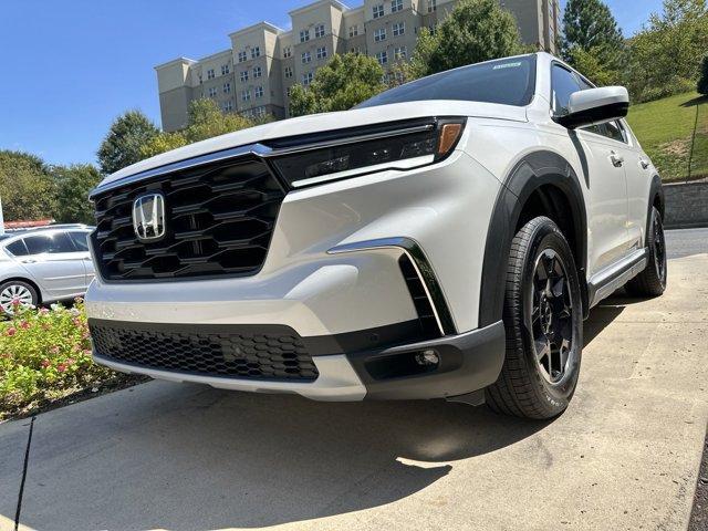 new 2025 Honda Pilot car, priced at $48,800