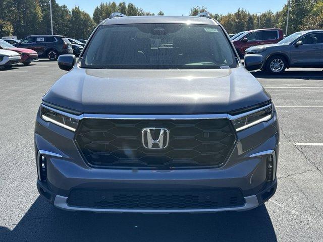 new 2025 Honda Pilot car, priced at $49,995