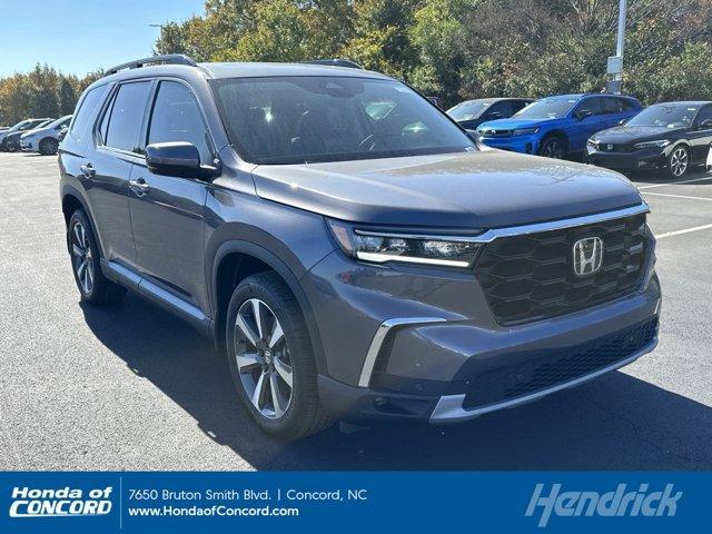 new 2025 Honda Pilot car, priced at $49,995