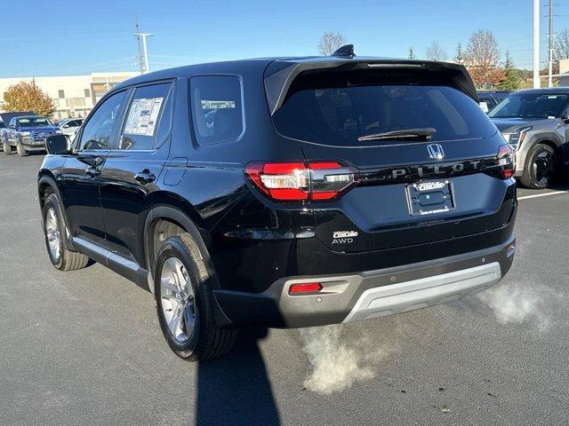 new 2025 Honda Pilot car, priced at $45,995