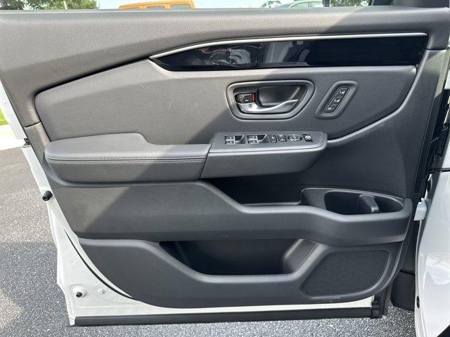 new 2025 Honda Pilot car, priced at $47,405