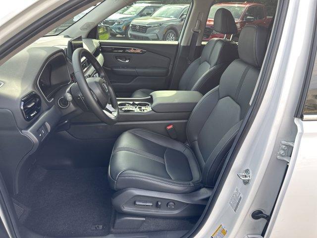 new 2025 Honda Pilot car, priced at $47,405