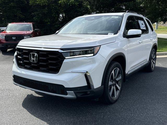 new 2025 Honda Pilot car, priced at $47,405