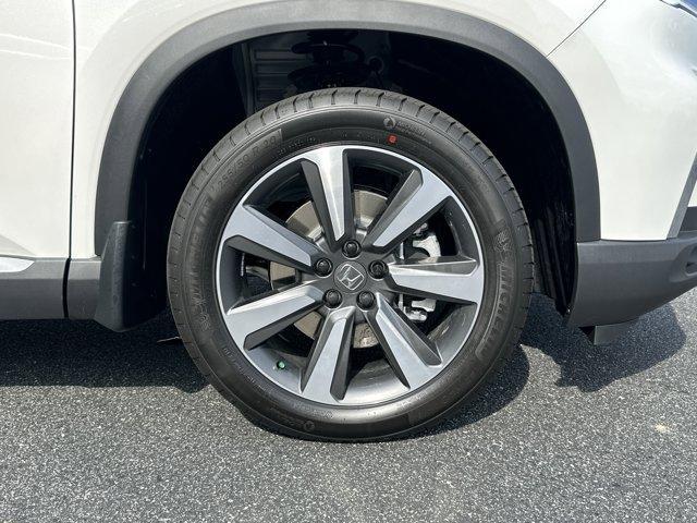 new 2025 Honda Pilot car, priced at $47,405