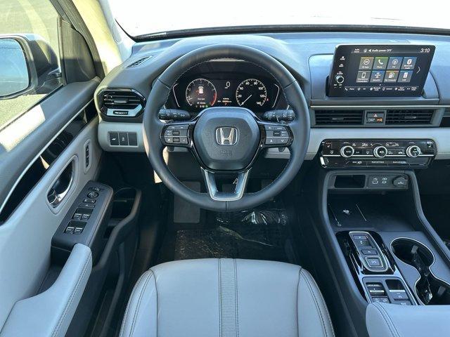 new 2025 Honda Pilot car, priced at $45,095