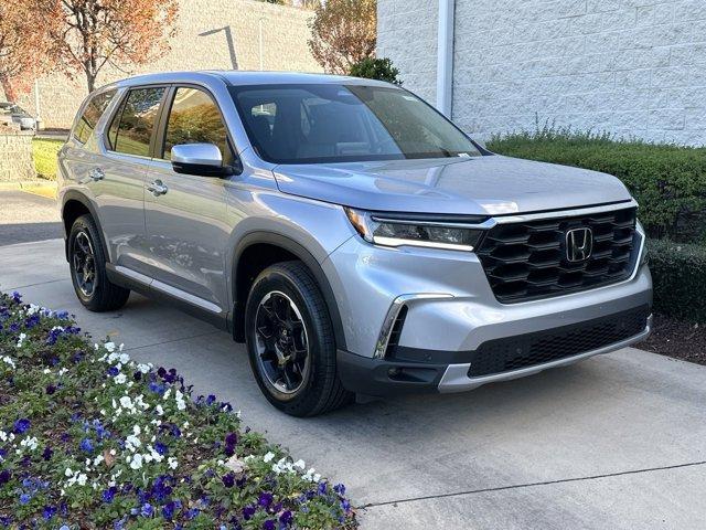 new 2025 Honda Pilot car, priced at $48,625