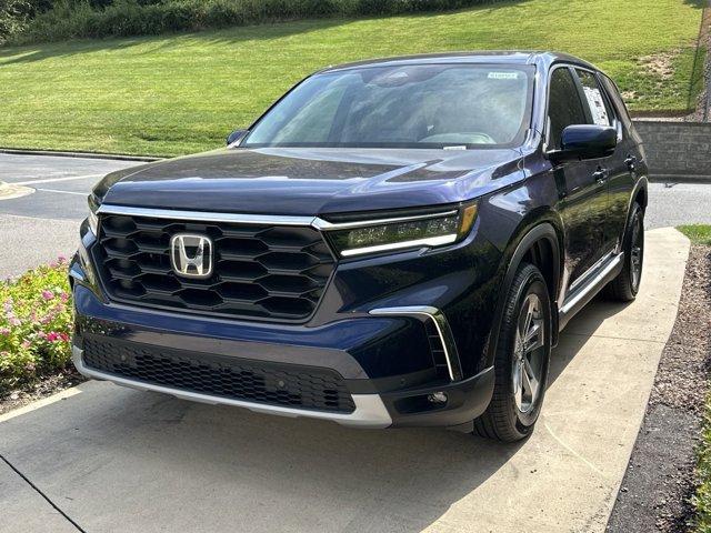 new 2025 Honda Pilot car, priced at $45,695