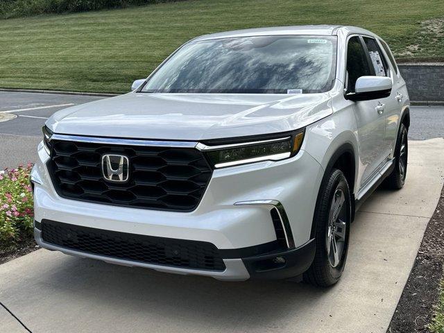 new 2025 Honda Pilot car, priced at $46,880