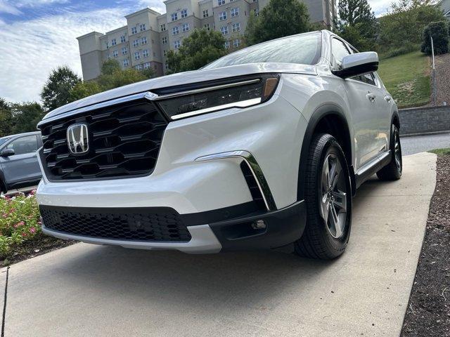 new 2025 Honda Pilot car, priced at $46,880