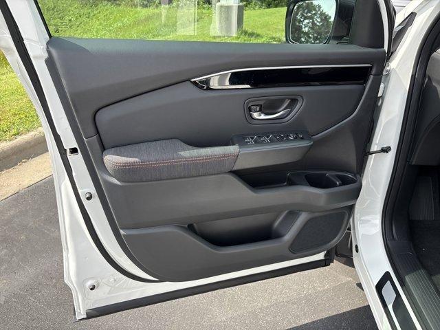 new 2025 Honda Pilot car, priced at $43,205