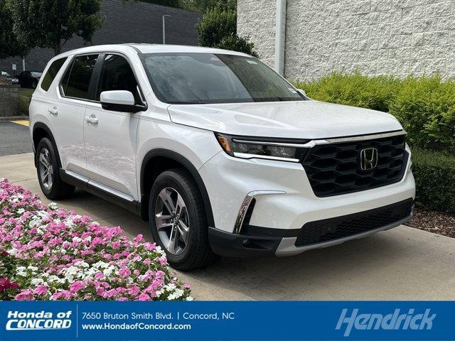 new 2025 Honda Pilot car, priced at $47,235