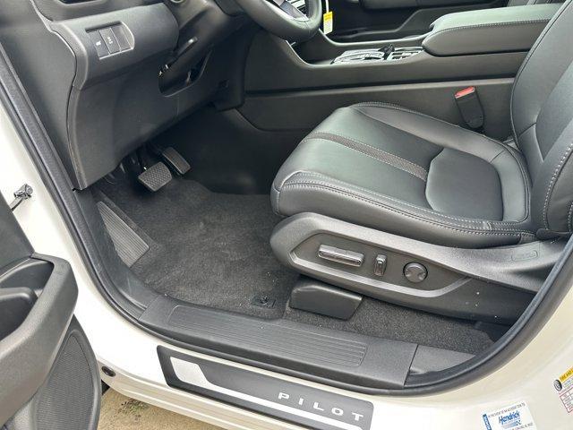 new 2025 Honda Pilot car, priced at $47,235