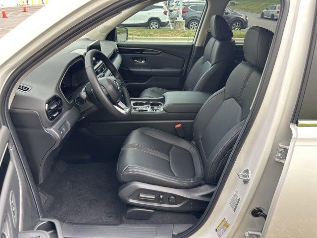 new 2025 Honda Pilot car, priced at $47,235