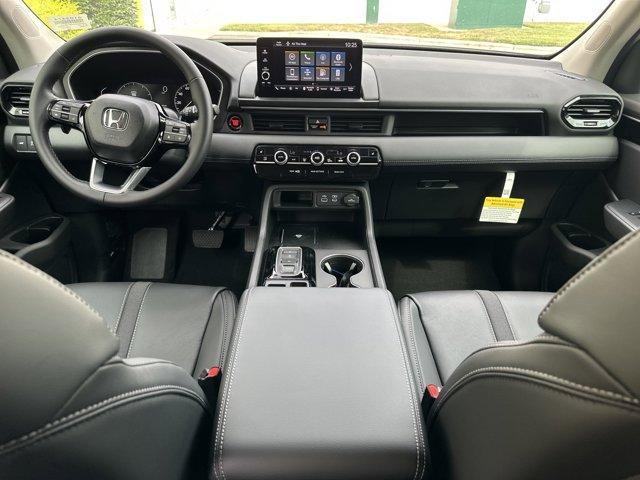 new 2025 Honda Pilot car, priced at $47,235