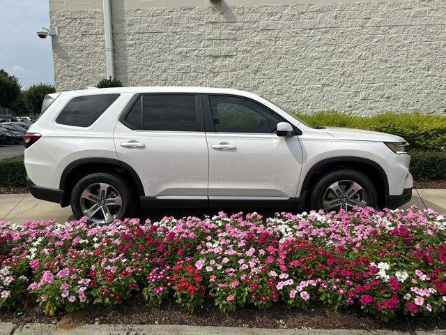 new 2025 Honda Pilot car, priced at $47,235