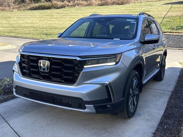 new 2025 Honda Pilot car, priced at $50,050