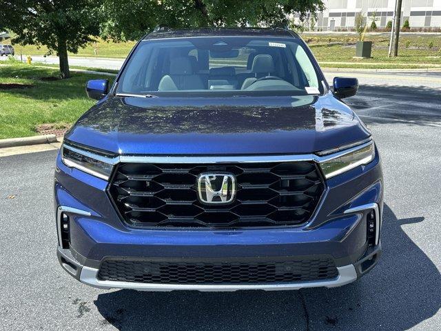 new 2025 Honda Pilot car, priced at $49,670