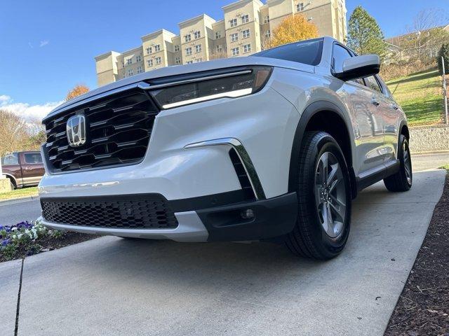 new 2025 Honda Pilot car, priced at $46,450